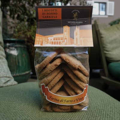 Ciambelline con farina di farro e vino rosso